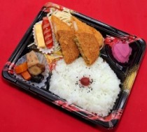 イカフライ&カレーコロッケ弁当　824円～(税抜)