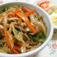 肉野菜炒め丼　(30人前～)(1人前900円・税抜)　予約制