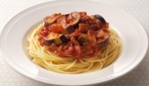茄子とベーコンのトマトパスタ　(30人前～)(1人前1,300円・税抜)　予約制