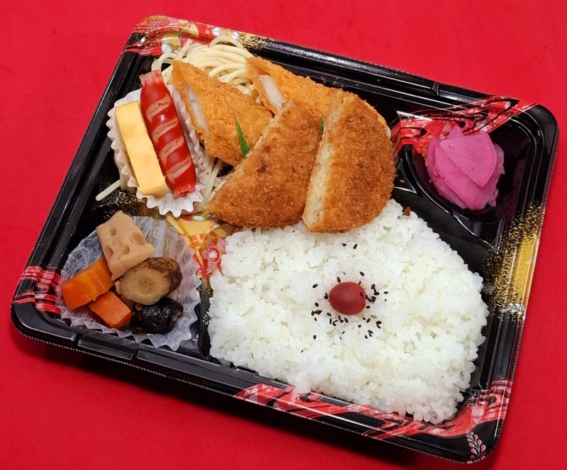イカフライ&ポテトコロッケ弁当　824円～(税抜)