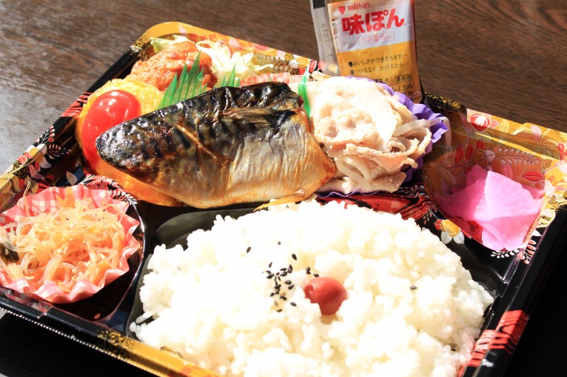 鯖と豚しゃぶの和風弁当　991円(税抜)