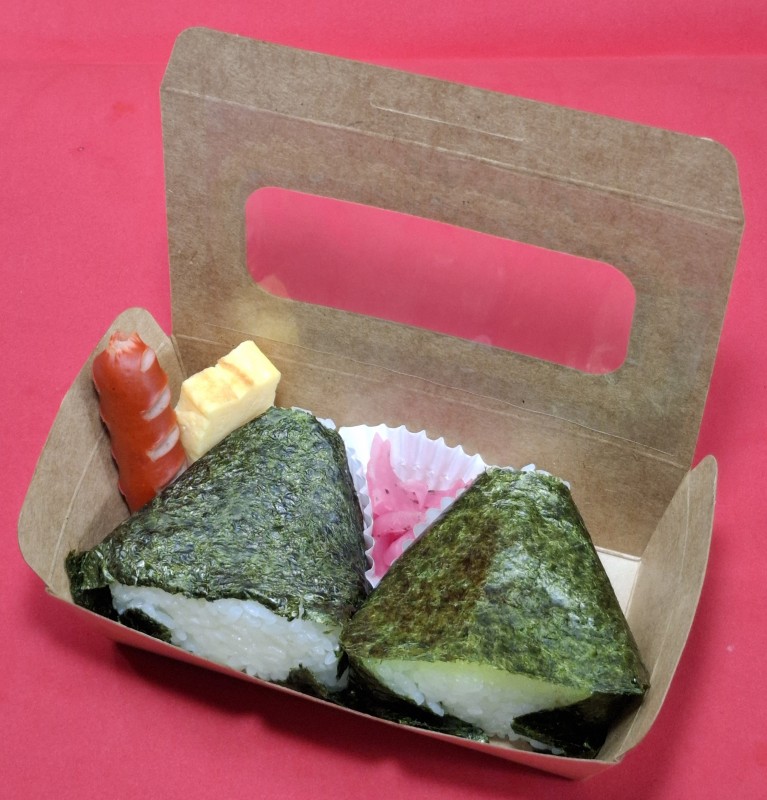 おにぎり弁当　(梅/しゃけ)648円(税抜き) 10セット6,480円(税抜)