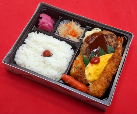 ハンバーグ&海老フライ弁当　926円(税抜)