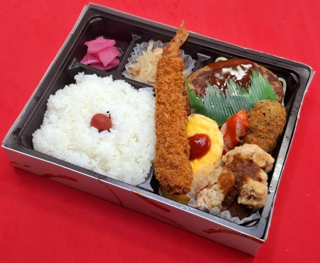若鶏の竜田揚げ&大海老フライ弁当　926円(税抜)