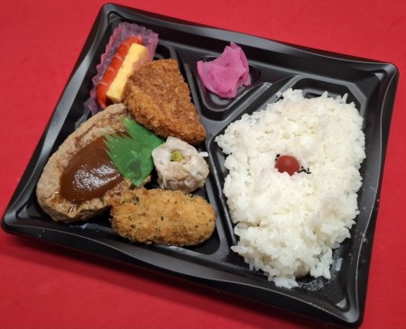 運動会弁当　926円(税抜)