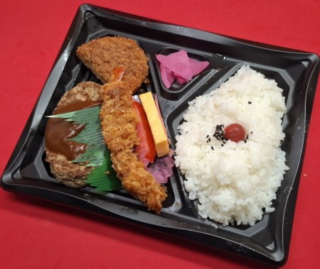 海老フライ洋風弁当　926円(税抜)