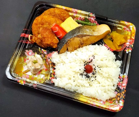 ぶりの煮付け弁当　991円(税抜)