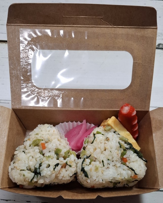 おにぎり2個入りパック(野沢菜)　741円(税抜)