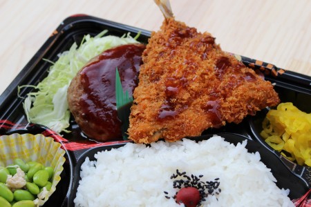 ハンバーグ&あじフライ弁当￥602
