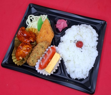 おまかせ弁当　741円(税抜)