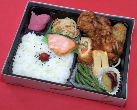 銀鮭&若鶏の唐揚げ弁当　1204円(税抜)