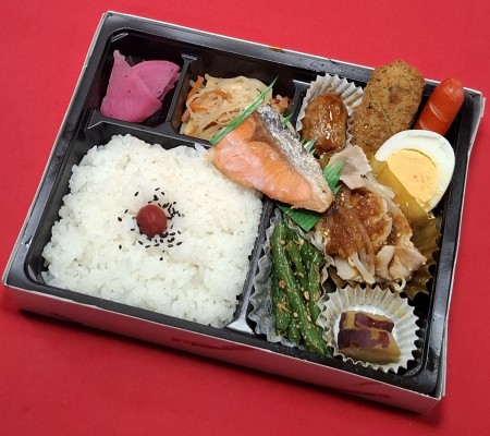 銀鮭&豚しゃぶおろしダレ弁当　1204円(税抜)