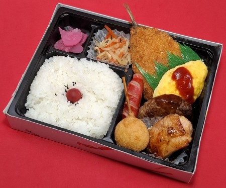 アジフライとチキンガーリック弁当　1204円(税抜)