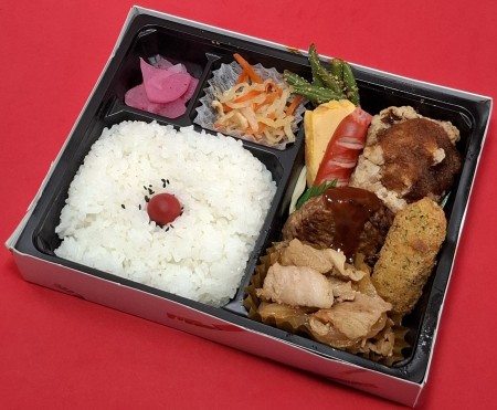 生姜焼き&若鶏の竜田揚げ肉づくし弁当　1204円(税抜)
