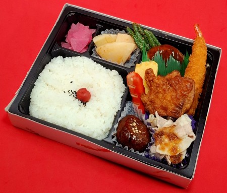 ガッツリ肉づくし弁当　1204円(税抜)