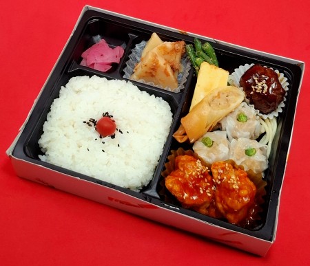 鶏チリ中華弁当　1019円(税抜)