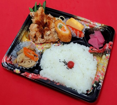 若鶏竜田揚げ玉葱醤油弁当　880円(税抜)←送料込