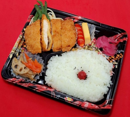 やわらかソースチキンカツ　880円(税抜)