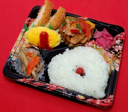 豚の生姜焼き&チキンカツ弁当　880円(税抜)