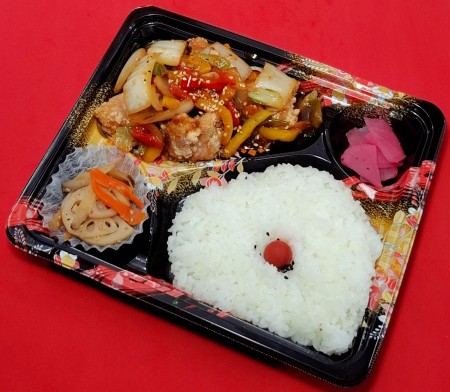 若鶏の甘酢あんかけ弁当　880円(税抜)