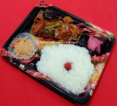 豚肉となすのみそダレ炒め弁当　880円(税抜)