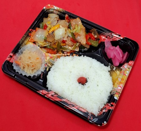 塩だれ豚カルビ弁当　880円(税抜)