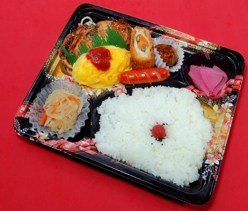 ガーリックチキン&オムレツ弁当　880円(税抜)