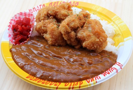 大判チキンカツカレー　1019円(税込)